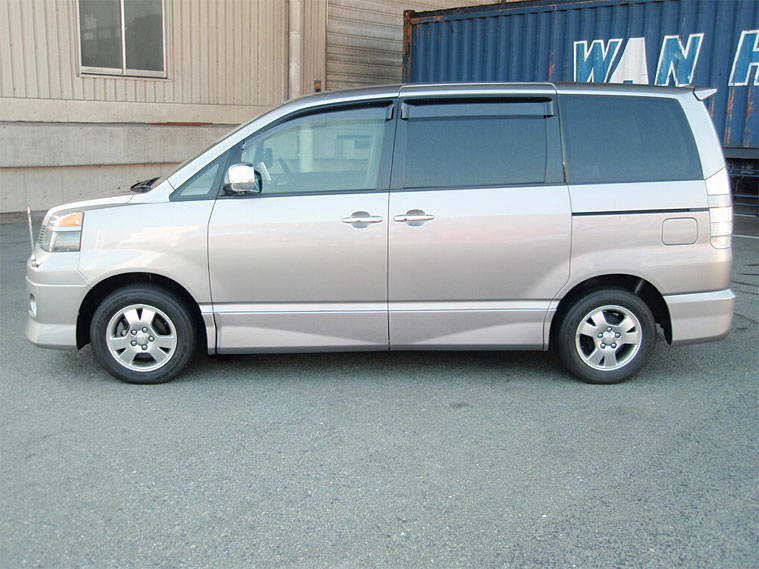 Toyota voxy 2004