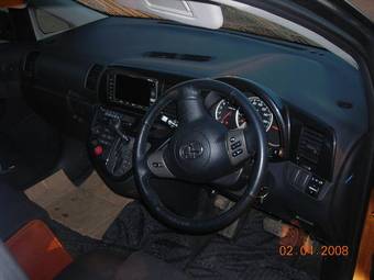 2003 Toyota Wish Pictures