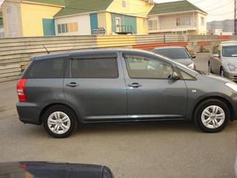 2003 Toyota Wish Images