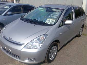 2003 Toyota Wish Photos