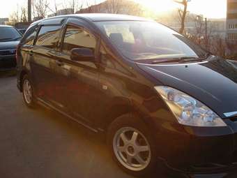 2004 Toyota Wish Pics