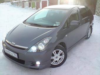 2004 Toyota Wish Photos