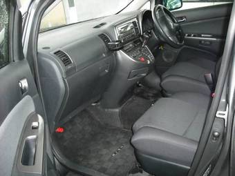 2004 Toyota Wish Pictures