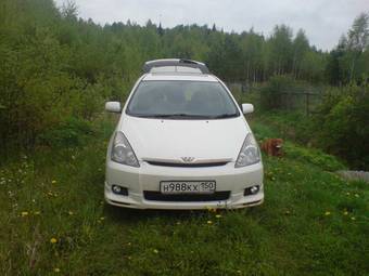 2004 Toyota Wish Photos