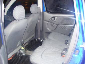 2003 Toyota Yaris Pictures